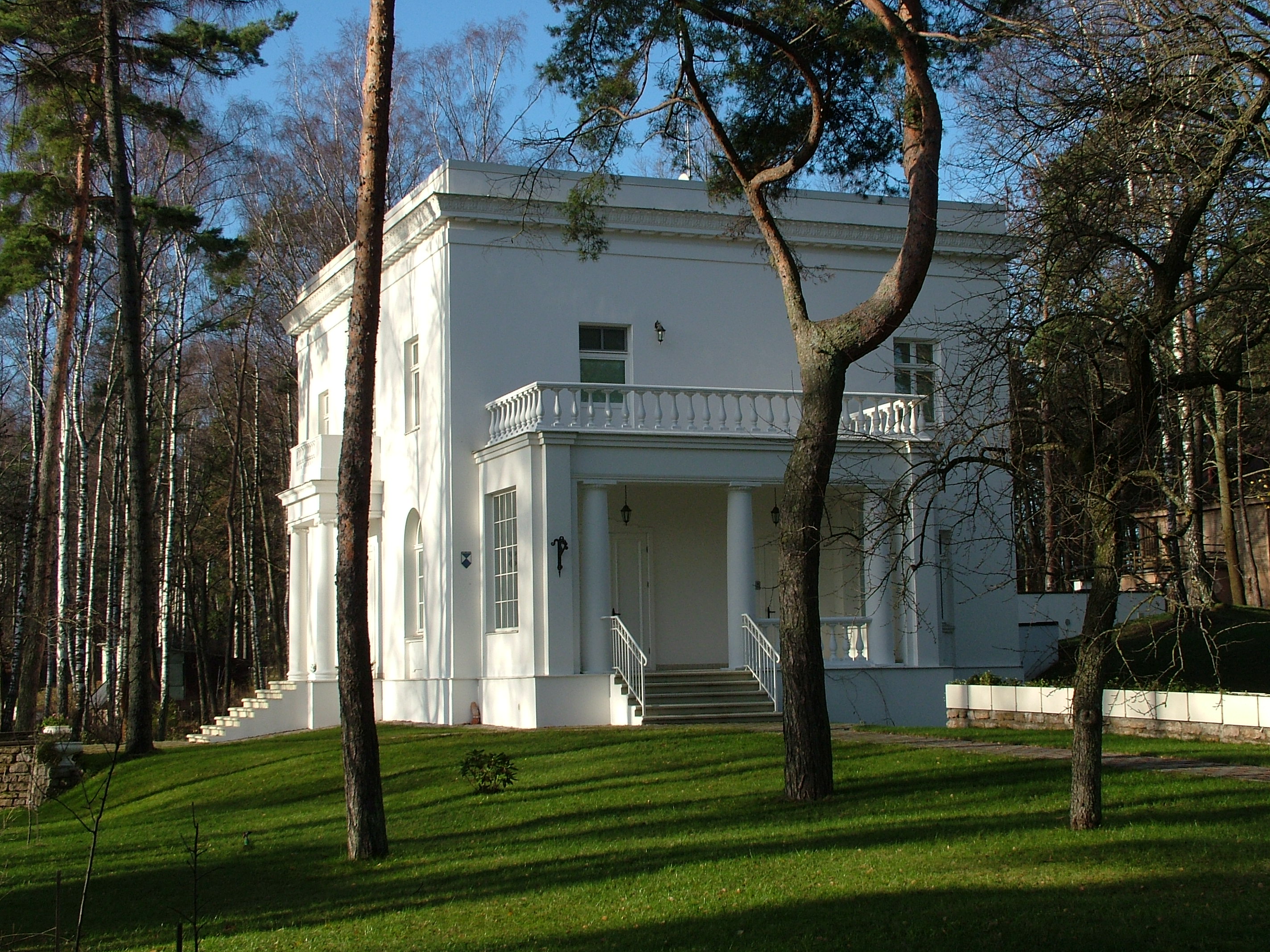 Bij. Brūža māja